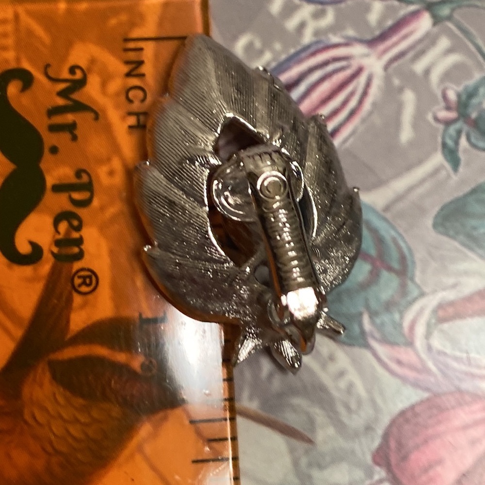 Sarah Coventry Silver Fall leaf textured metal clip earrings Marquis rhinestone - Picture 7 of 8